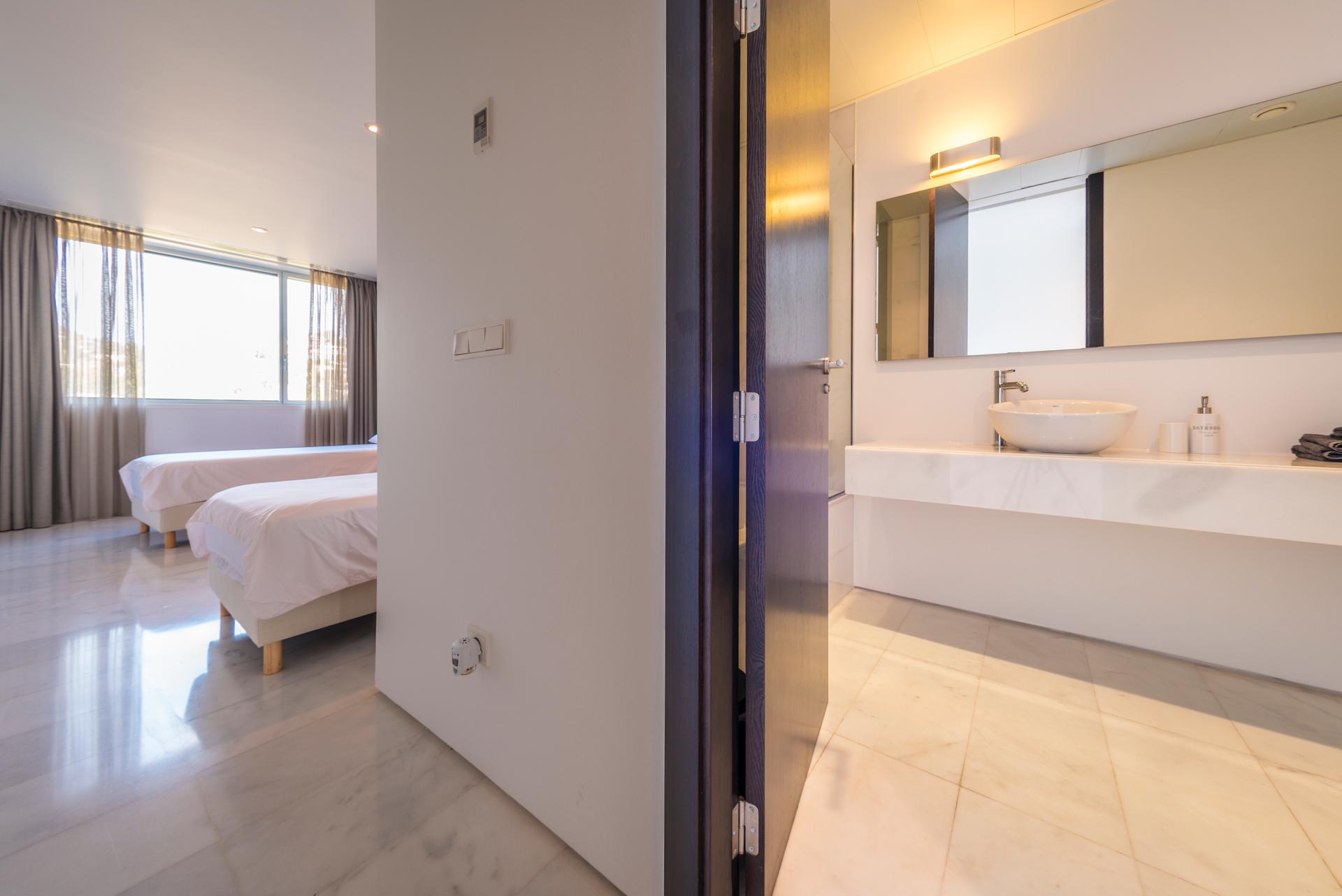 ES POUET DALT VILA VIEWS24