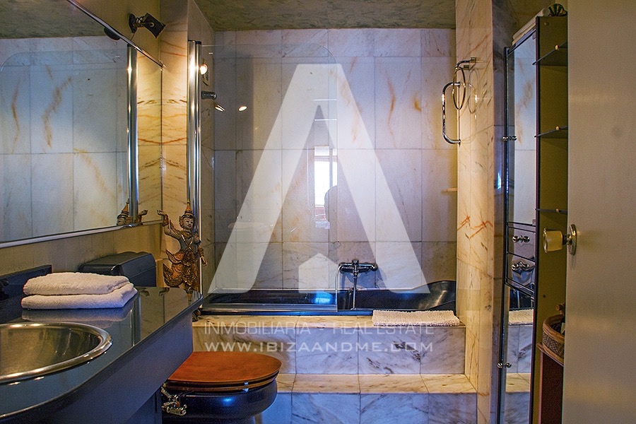 agua_14-Main Bathroom-Baño en suite